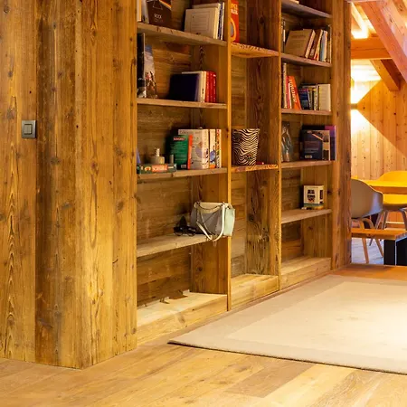 De 8 - 16 Personnes * מגב